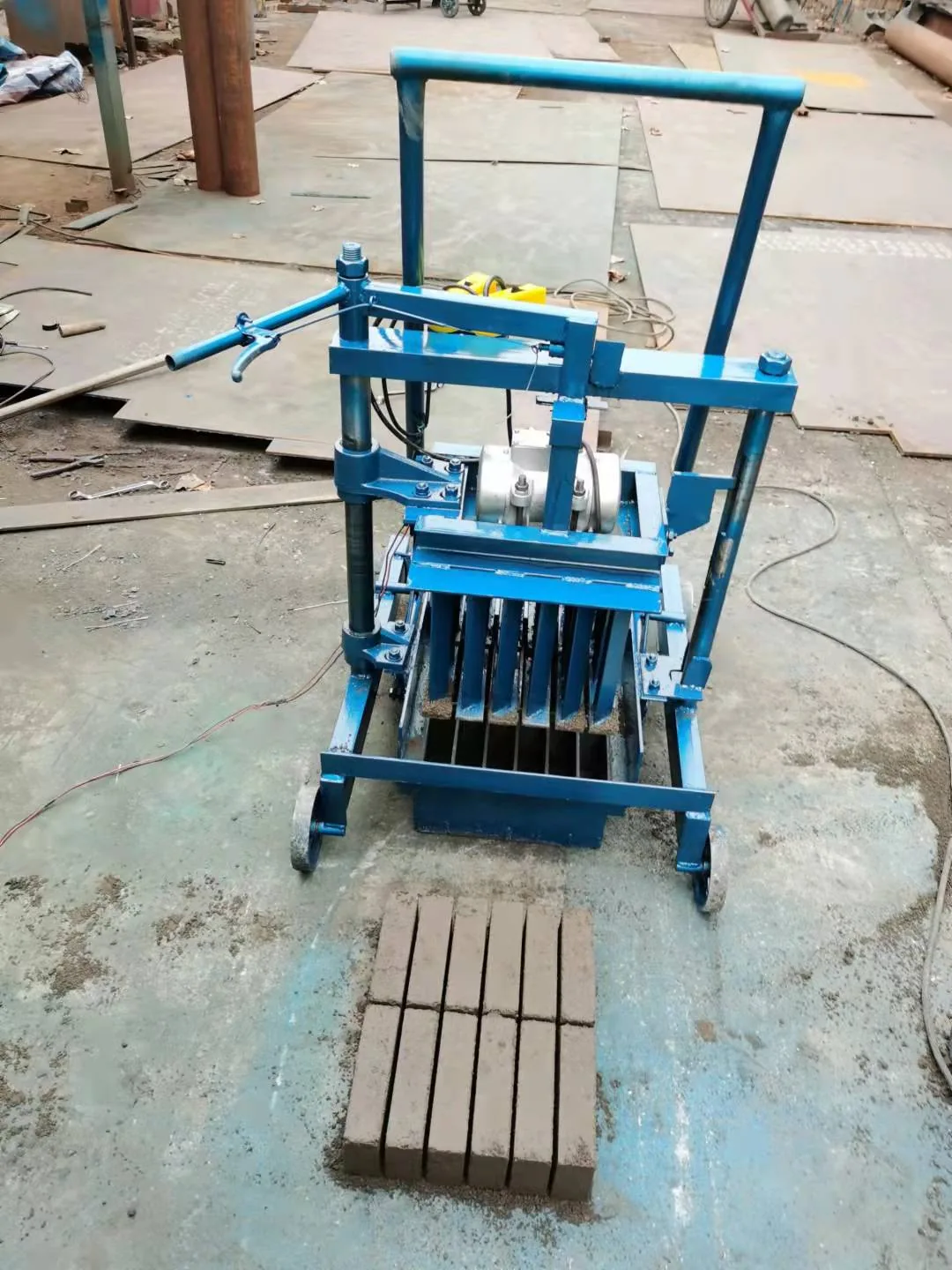 R2-45 Small Mobile Block Making Machine — R2-45