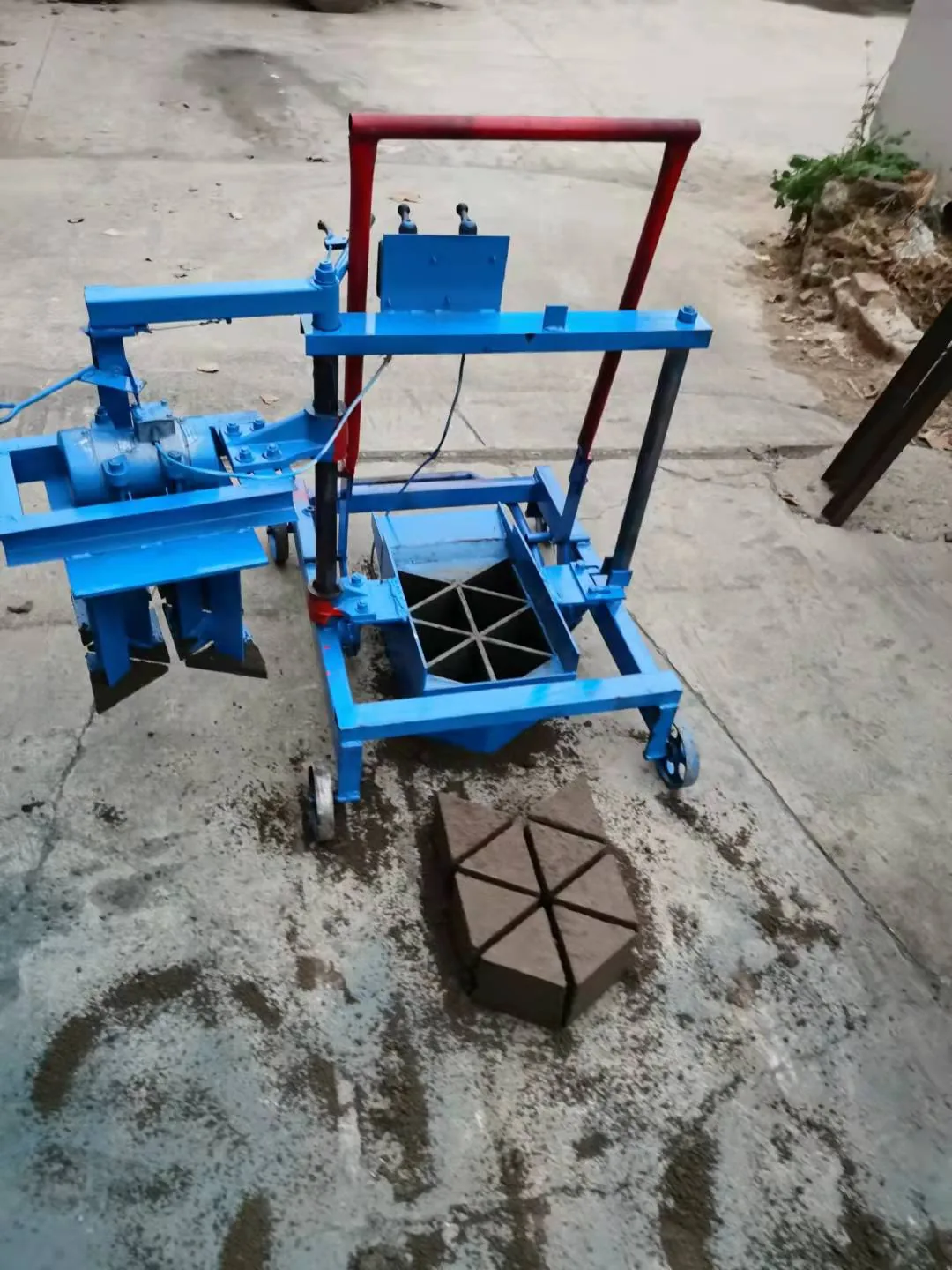 R4-45 Large Mobile Block Making Machine — R4-45